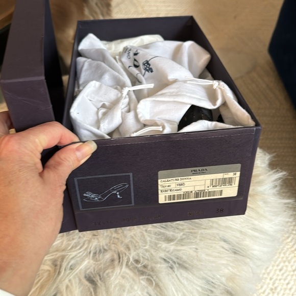 Prada size 38 kitten heel bow shoes - Picture 9 of 9